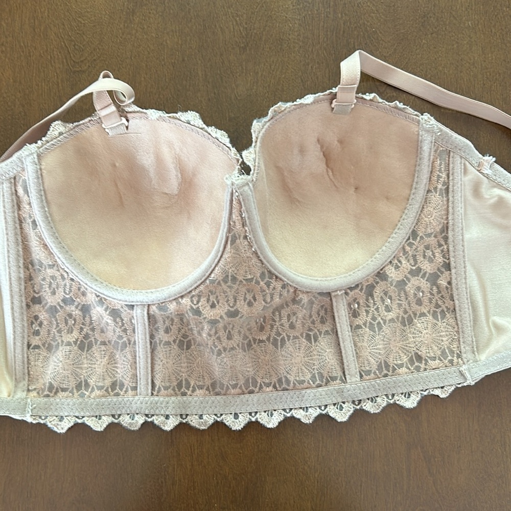 Reigning lace bustier top - Picture 5 of 5
